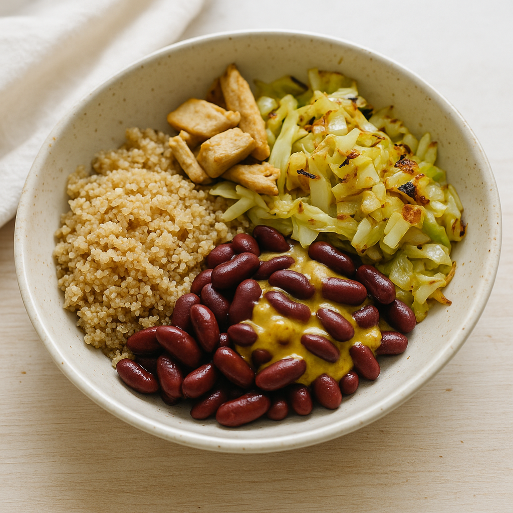 Amaranth-Bowl mit Senf-Kidneybohnen und Spitzkohl